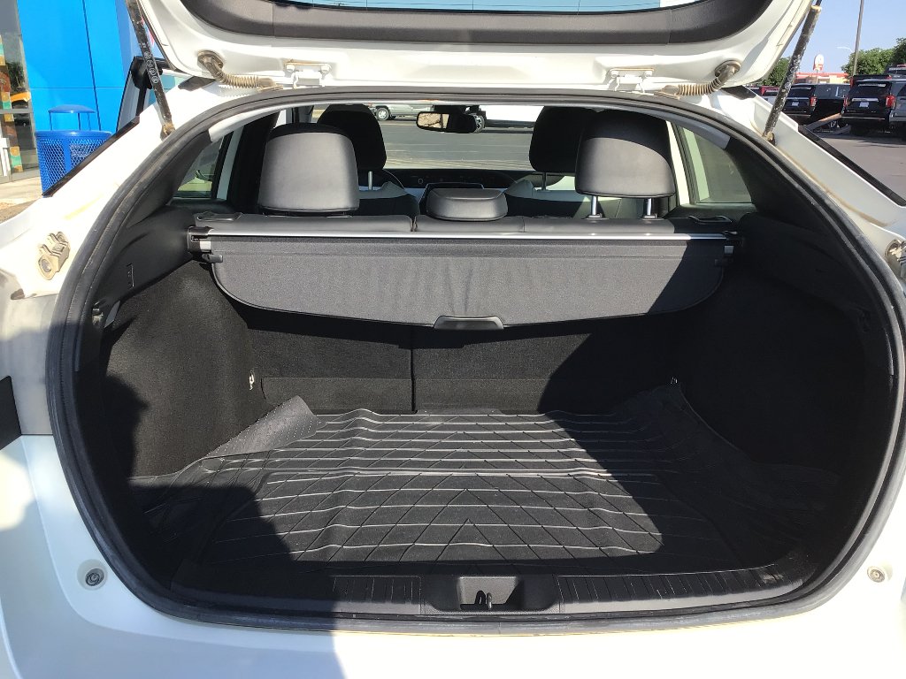 Used 2022 White Toyota L Eco image 6