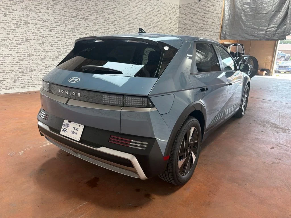 New 2027 Lucid Blue Hyundai SE image 7