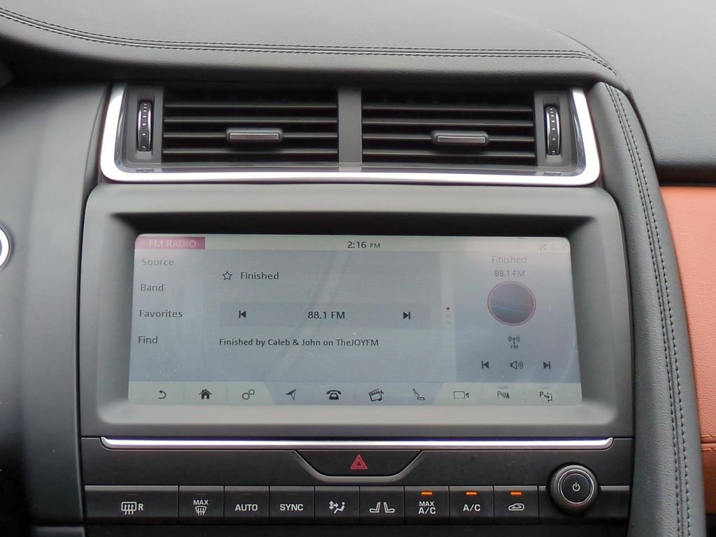 Used 2020  Jaguar SE image 15