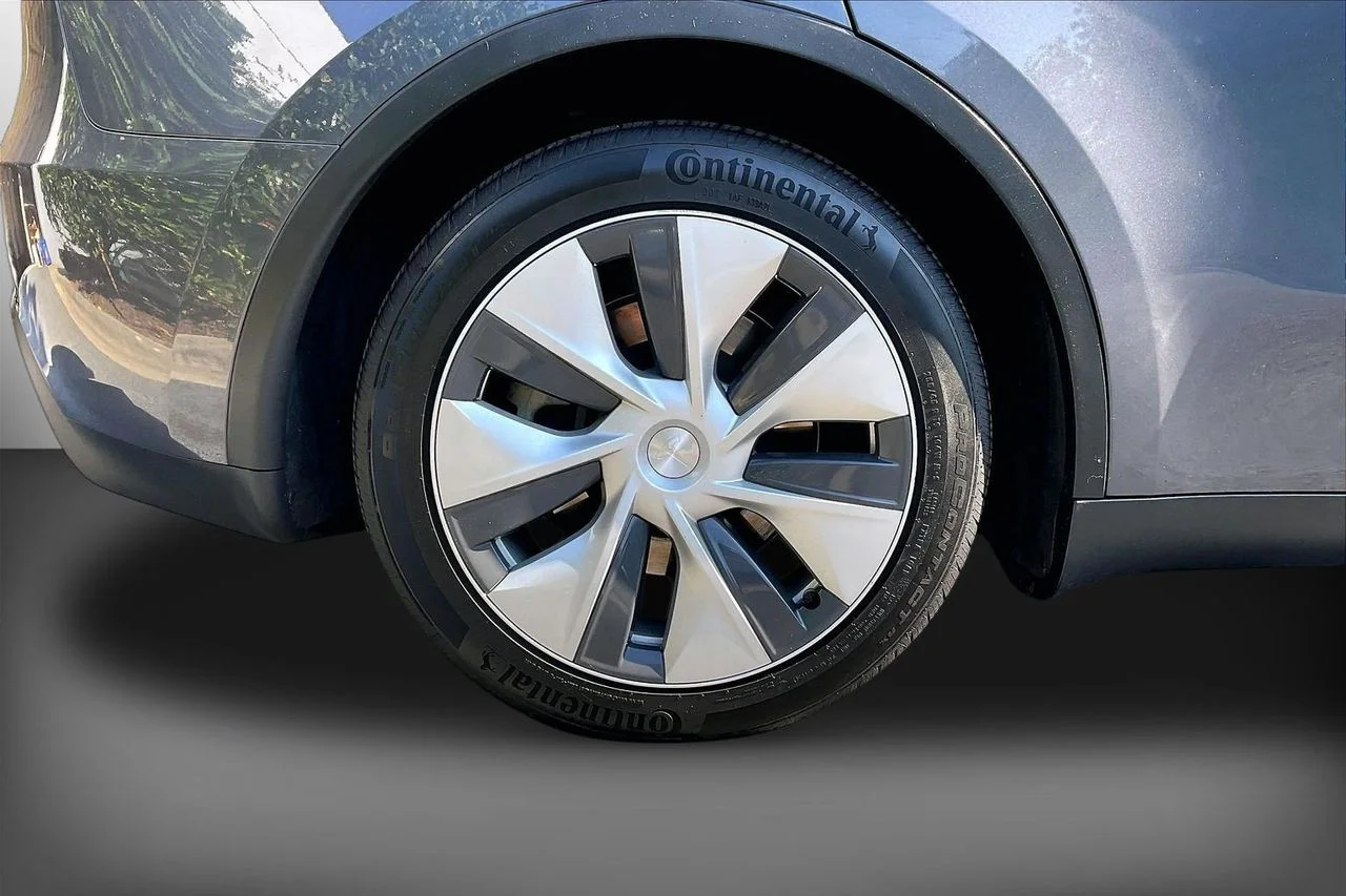 Used 2023  Tesla Long Range image 38