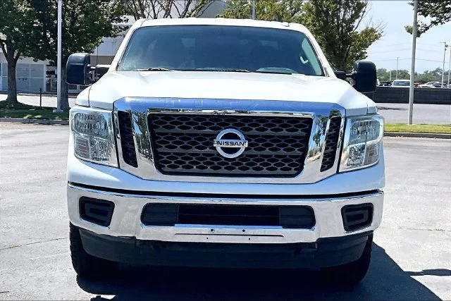 Used 2017 Glacier White Nissan SV image 3