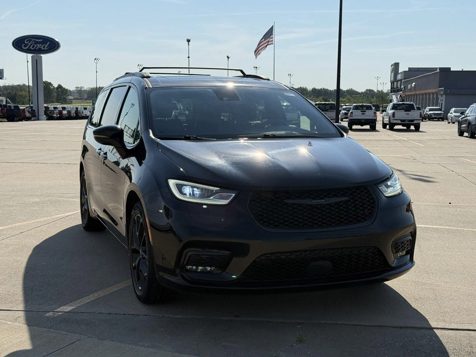 Used 2025 Chrysler Pacifica Limited with VIN 2C4RC1GG5SR520100 for sale in Kansas City