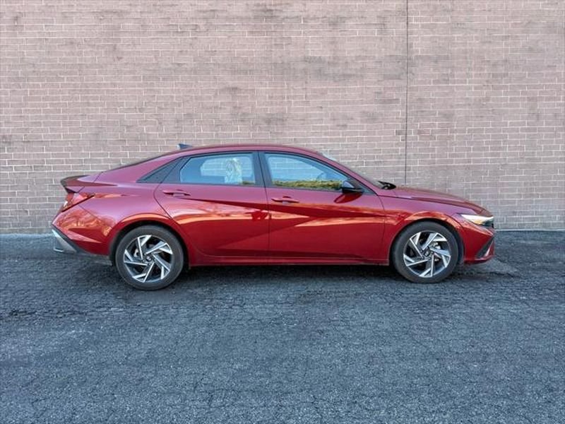 Used 2025 Ultimate Red Hyundai SEL Sport image 6