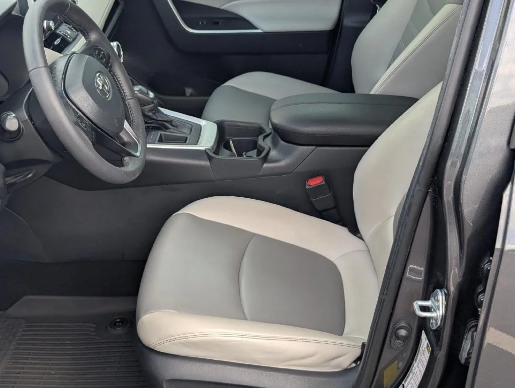 Used 2021 Magnetic Gray Met Toyota XLE Premium image 14