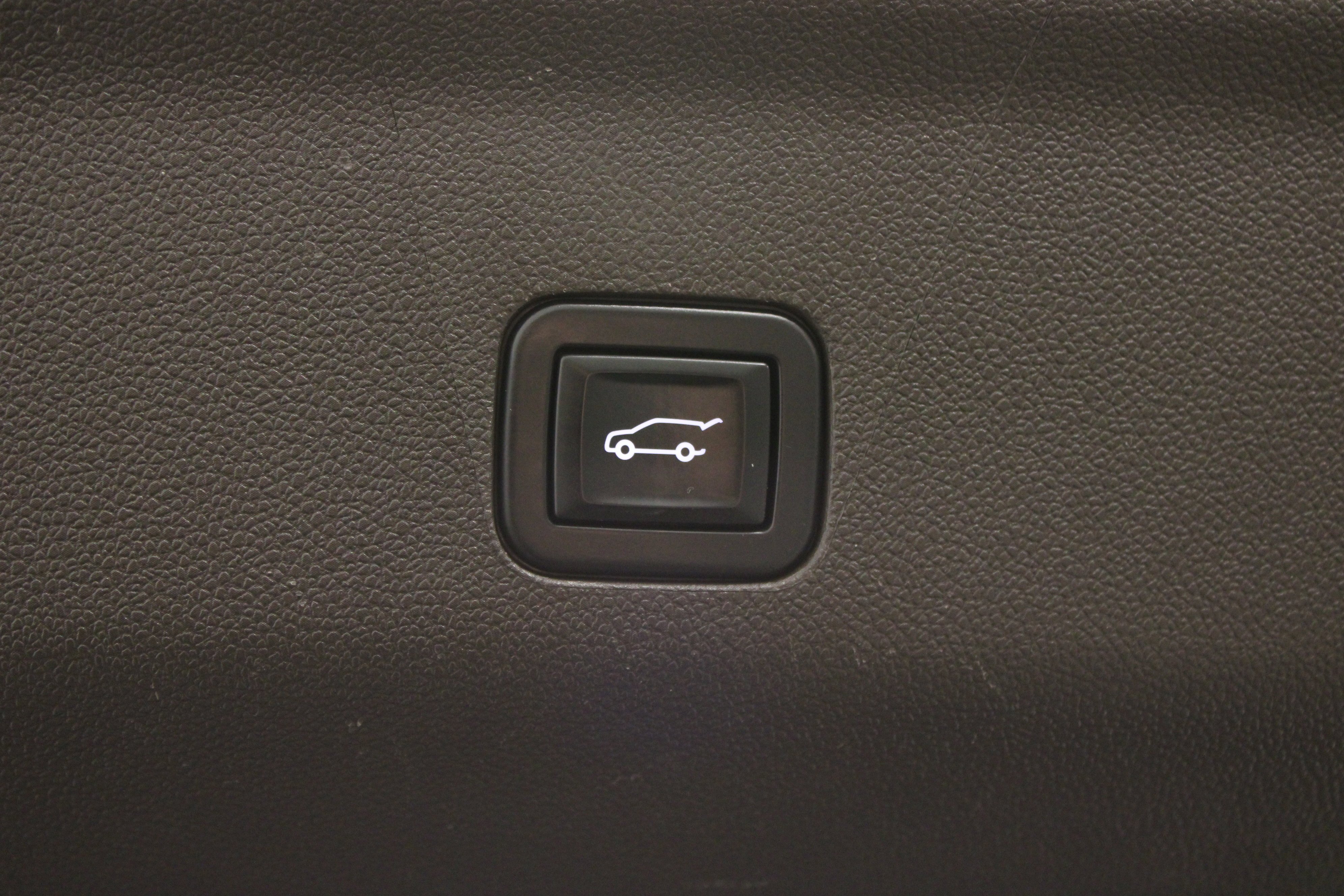 Used 2022 Summit White GMC Denali image 15