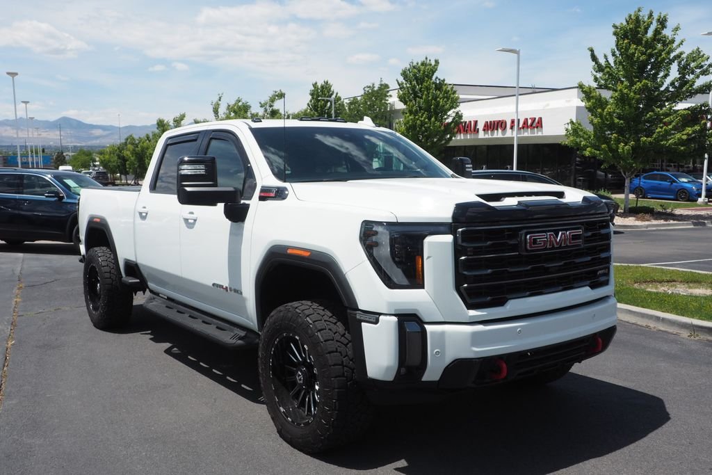 Used 2024 White GMC AT4 image 9