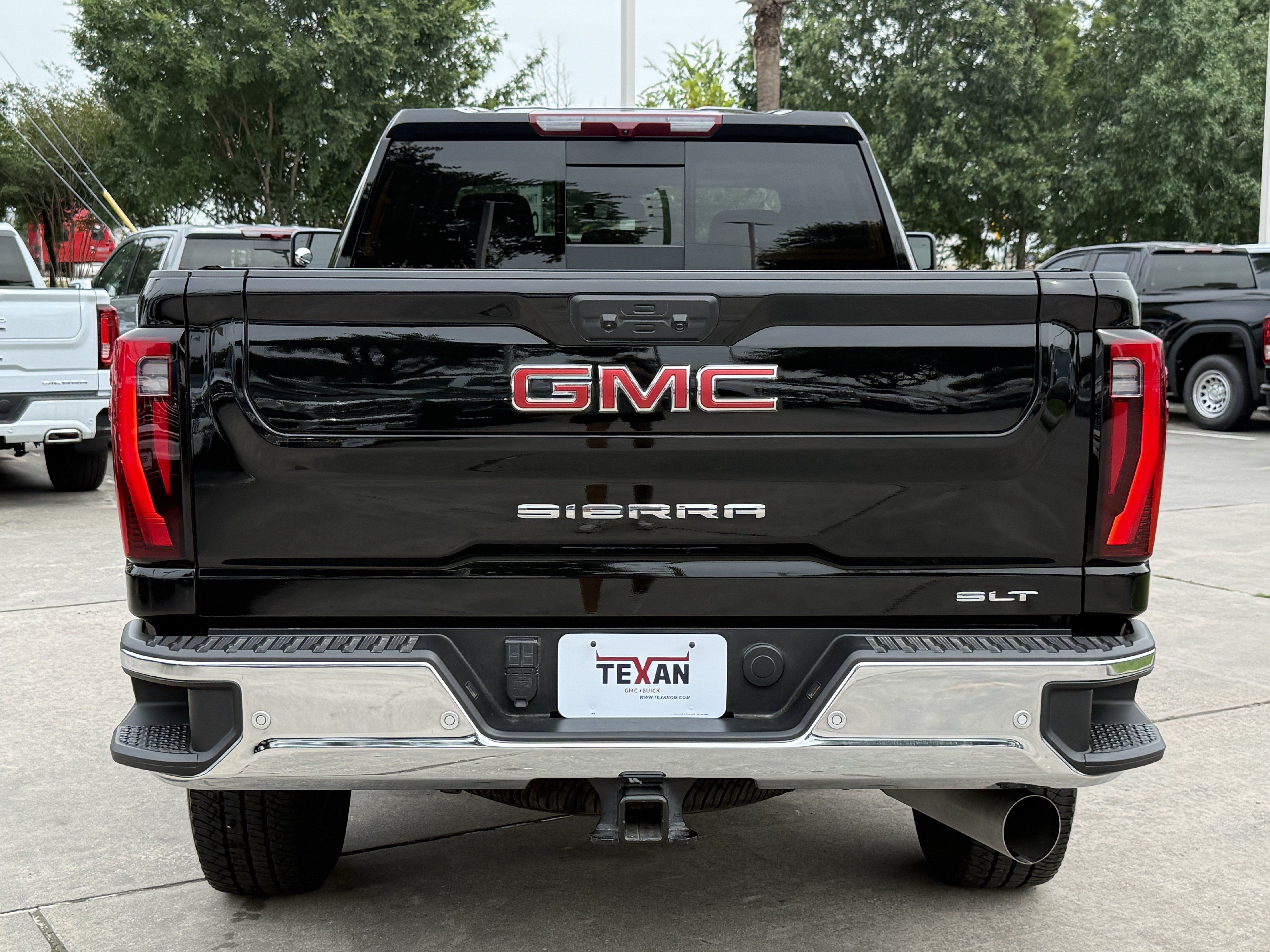 Used 2025 Onyx Black GMC SLT image 5