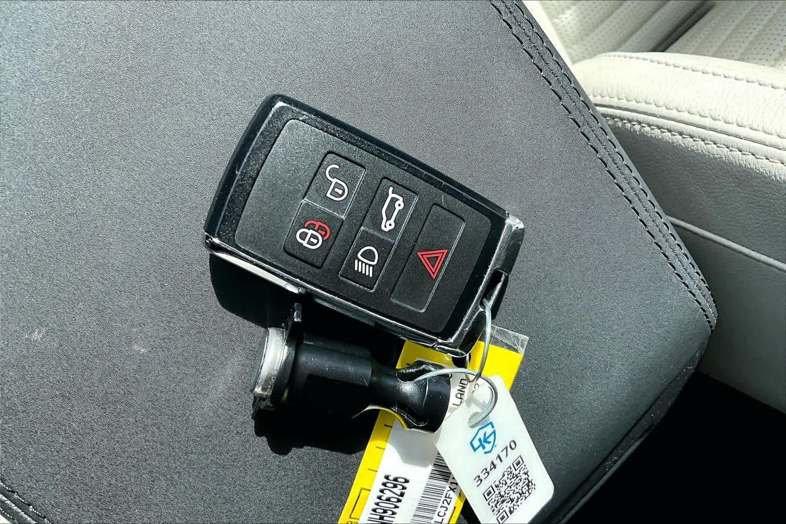 Used 2022  Land Rover S image 15