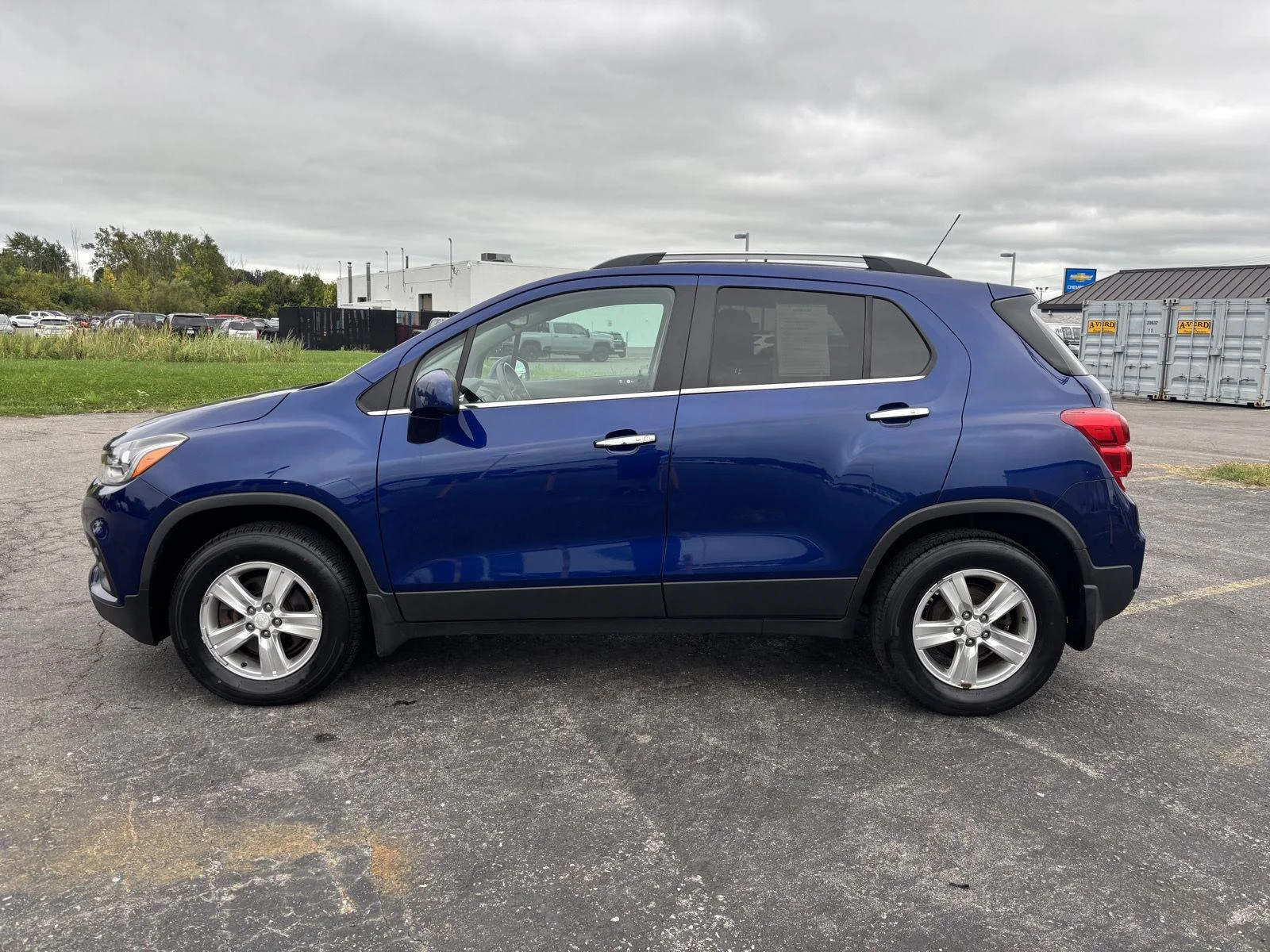 Used 2017 Blue Topaz Metallic Chevrolet LT image 4