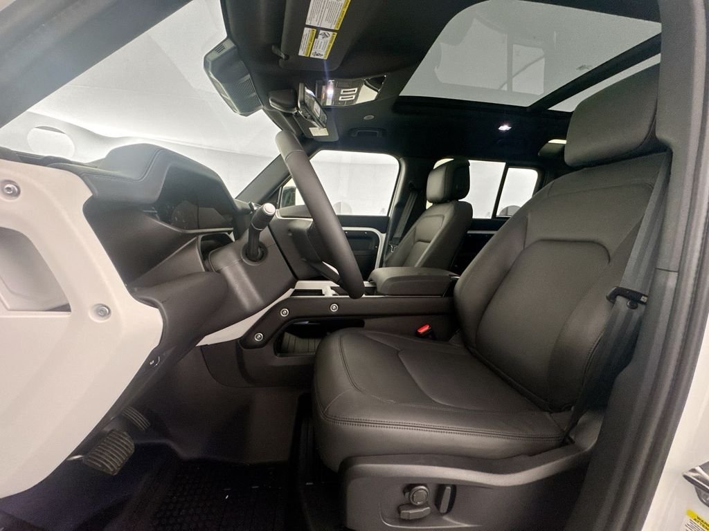 New 2026 Fuji White Land Rover X-Dynamic SE image 19