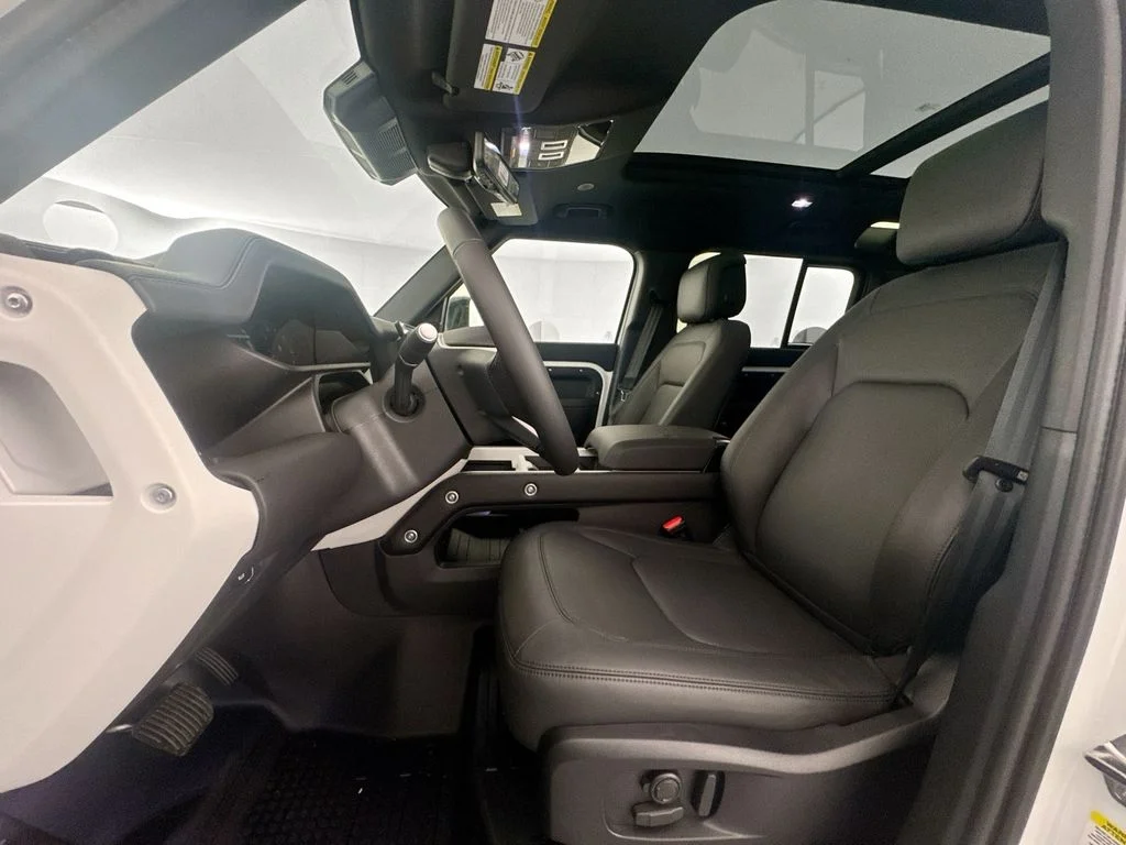 New 2026 Fuji White Land Rover X-Dynamic SE image 19