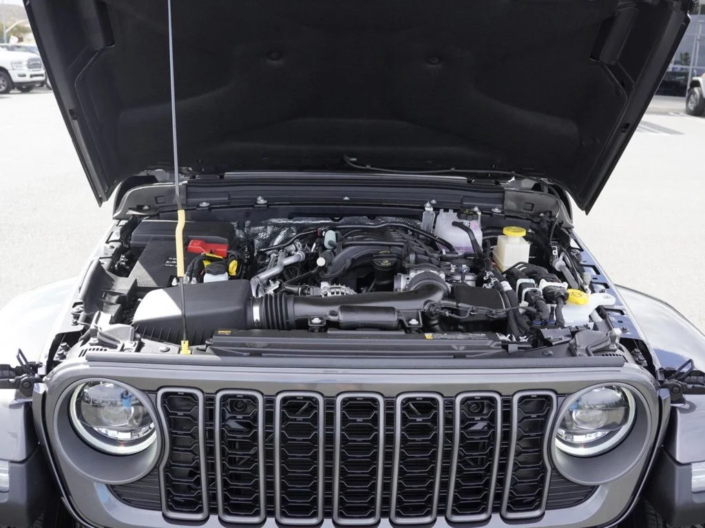 New 2026 Granite Crystal Metallic Clearcoat Jeep Sport S image 31