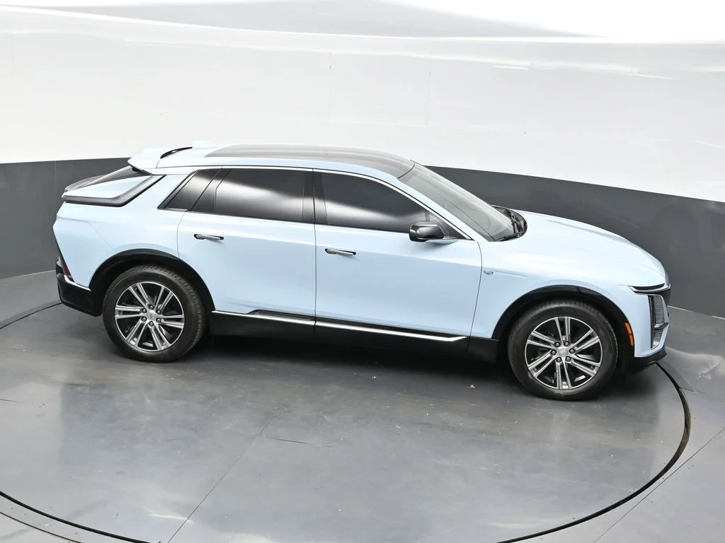Used 2024 Blue Cadillac Luxury image 38