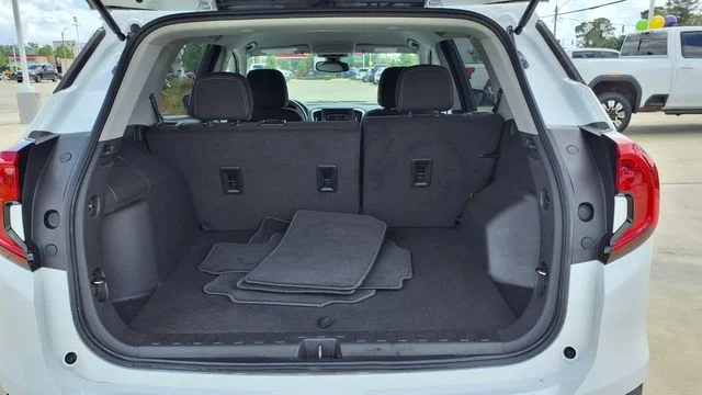 Used 2023 White GMC SLE image 12