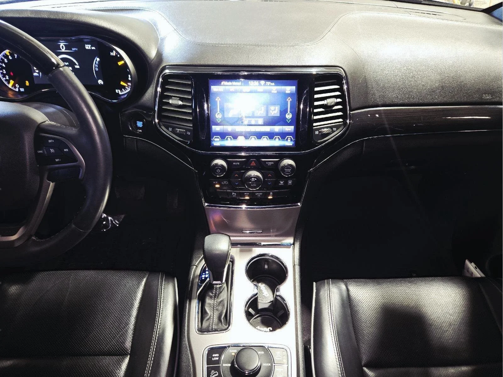 Used 2019 Diamond Black Crystal Pearlcoat Jeep Overland image 54