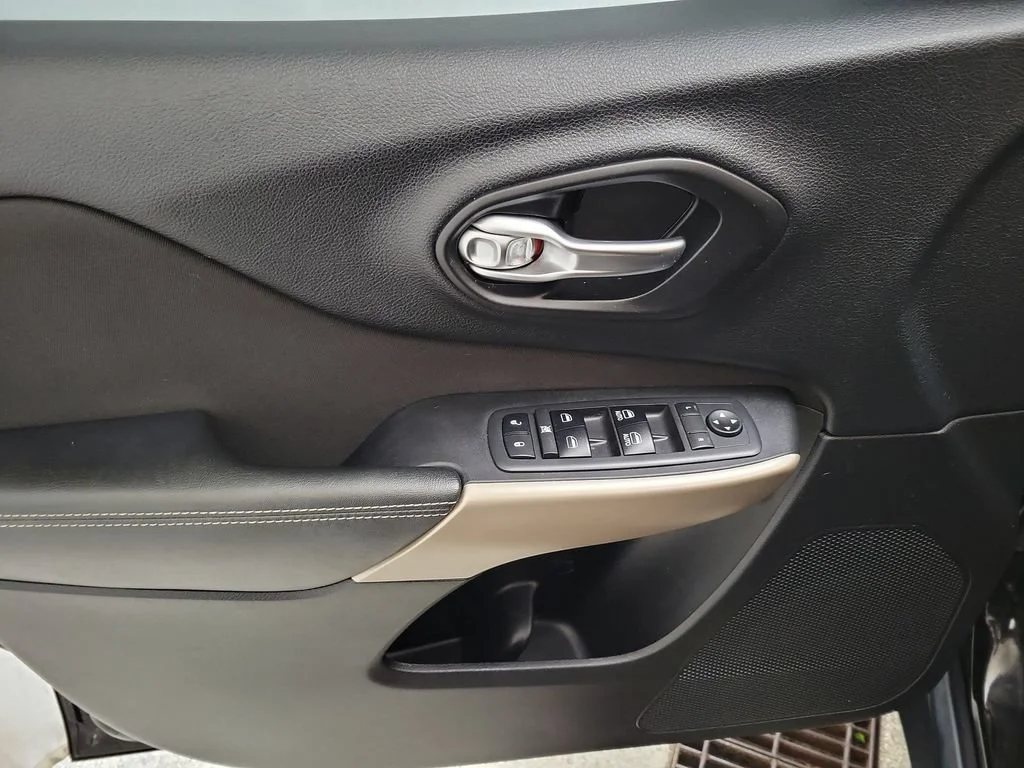 2017 Jeep Cherokee Latitude - Photo 18