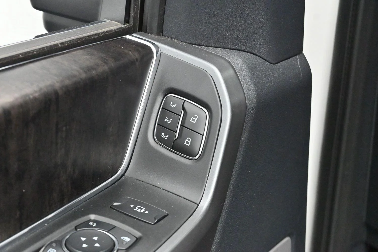 Used 2025 White Ford XL image 10