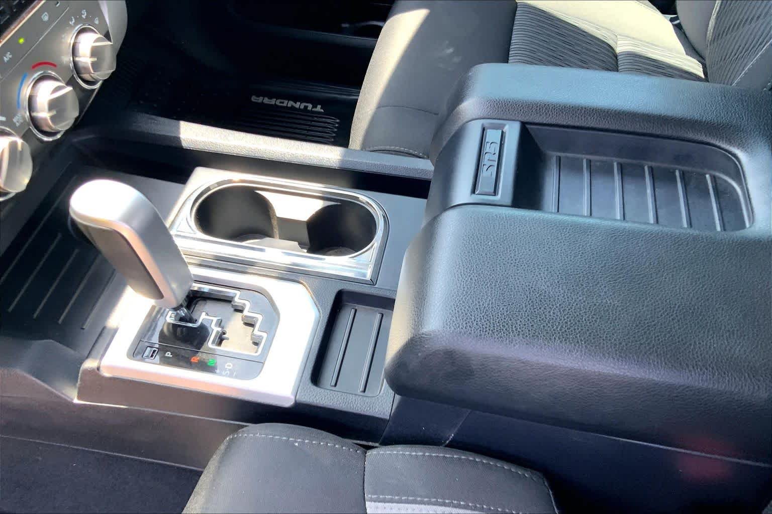 Used 2017 Super White Toyota SR5 image 17