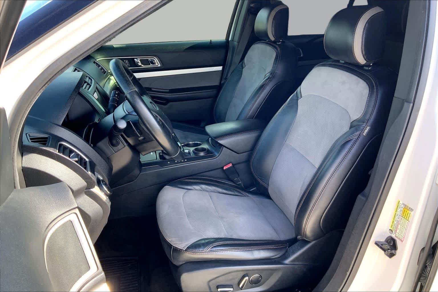 Used 2017 White Platinum Metallic Tri-Coat Ford XLT image 8