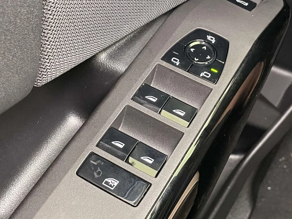 Used 2026 White BMW 30 xDrive image 33