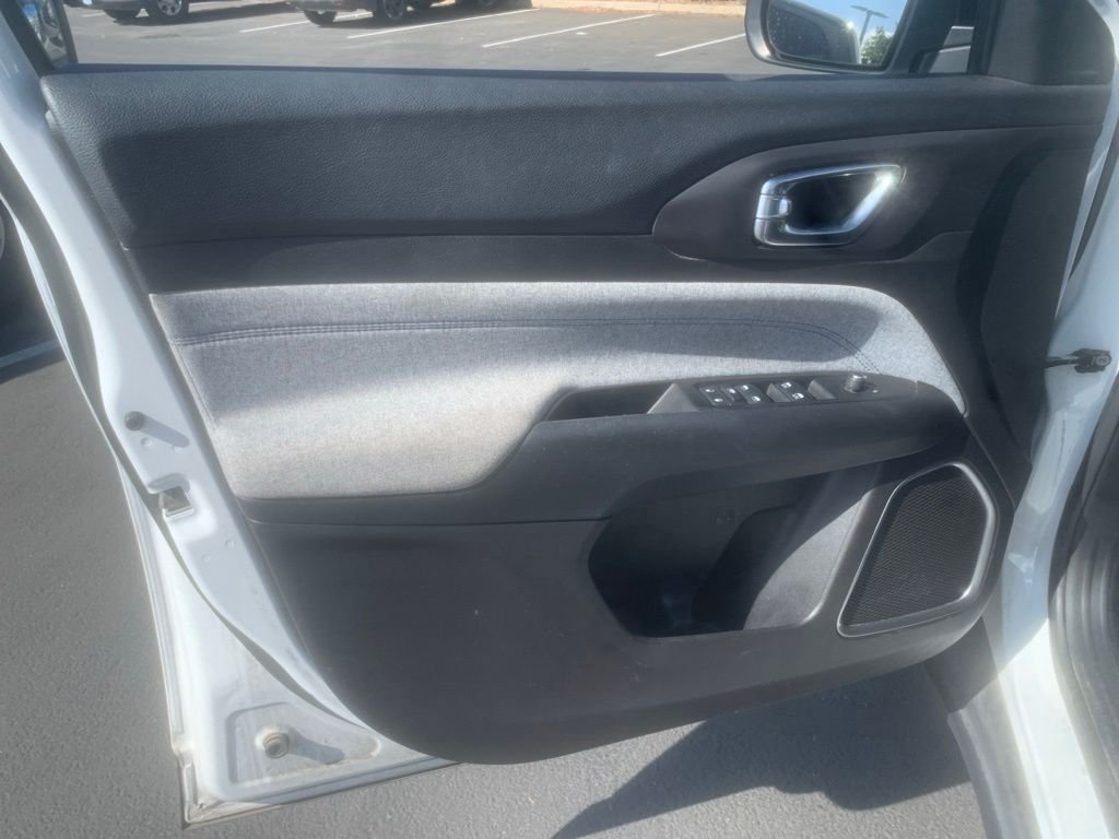 Used 2022 Bright White Clearcoat Jeep Latitude image 11