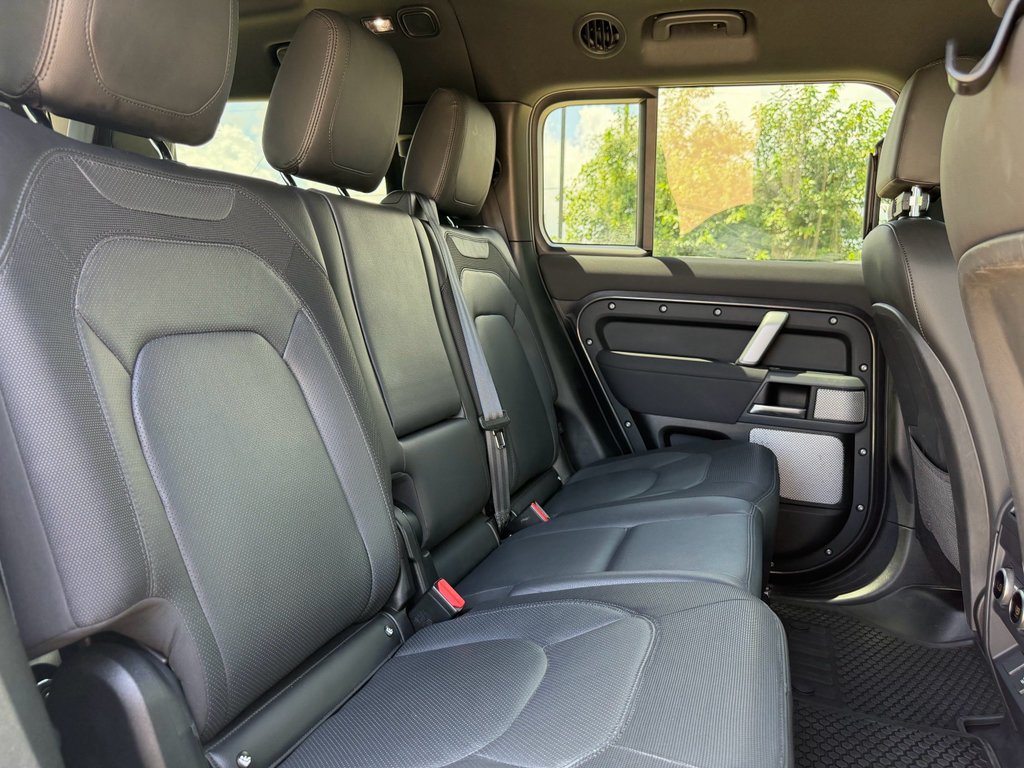 Used 2023  Land Rover X-Dynamic SE image 31
