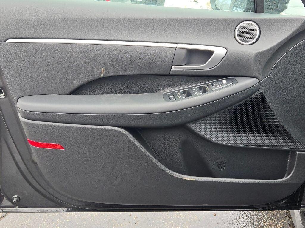 New 2026 Black Hyundai SE image 19