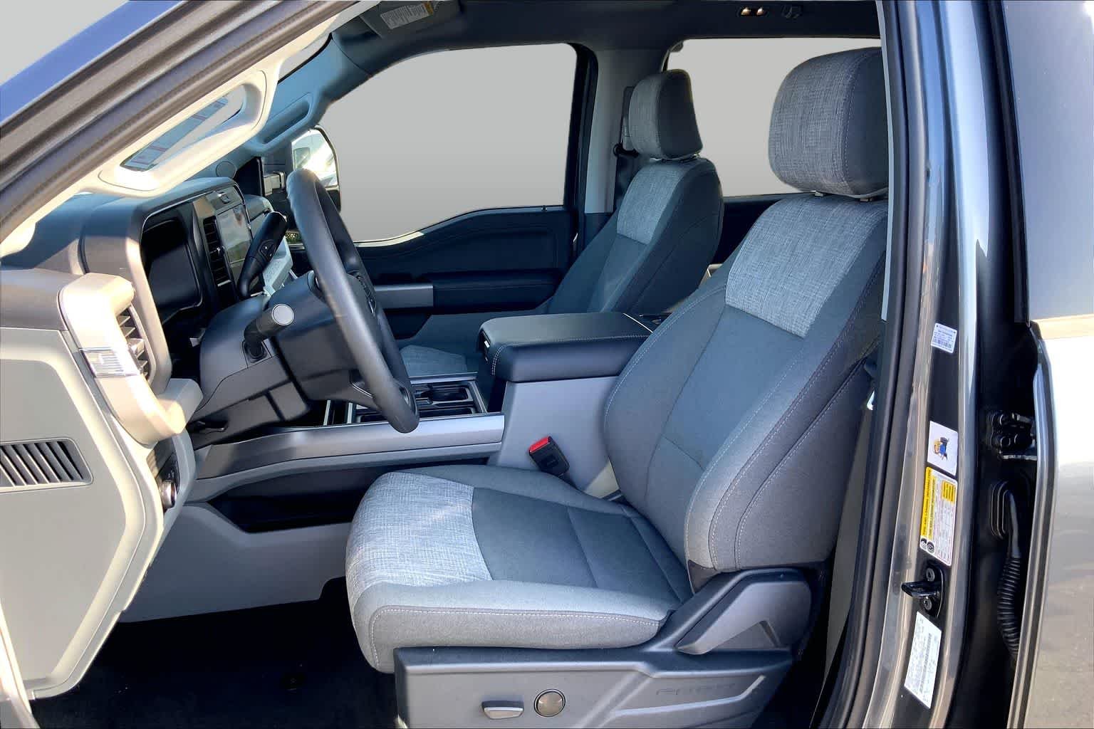 New 2026 Carbonized Gray Metallic Ford F-250® XLT image 7