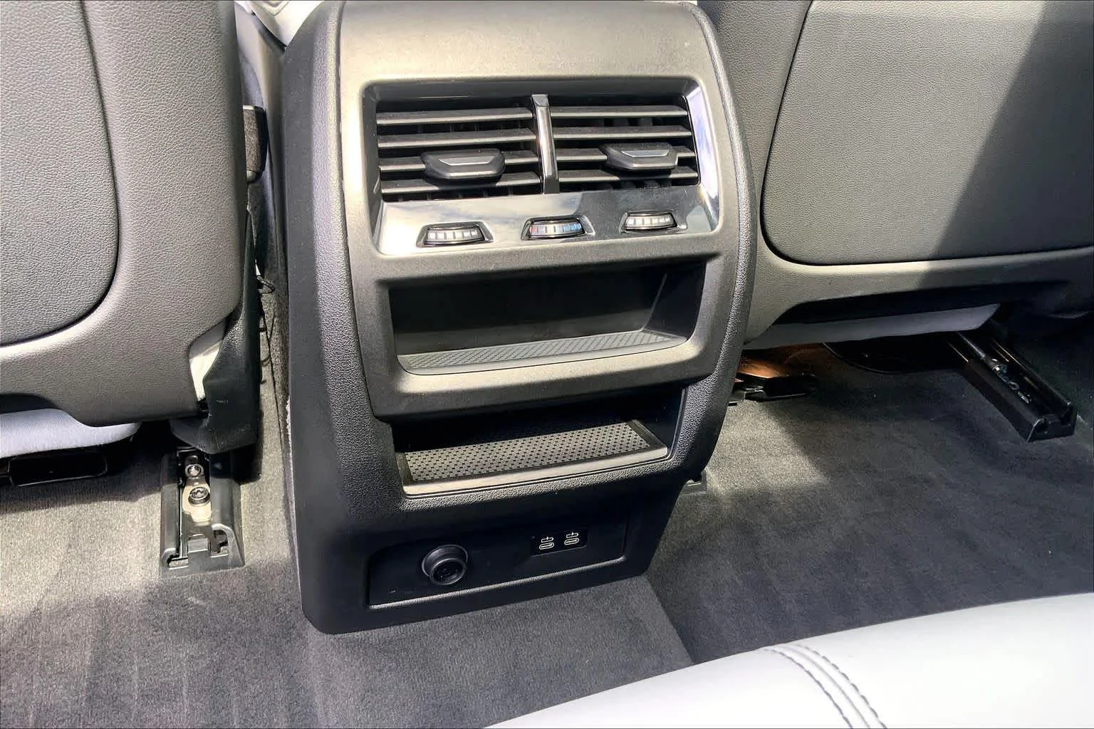 Used 2024 Gray Metallic BMW xDrive40i image 37