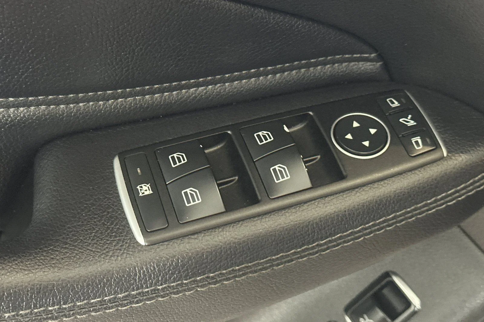 Used 2017  Mercedes-Benz GLS 450 image 11
