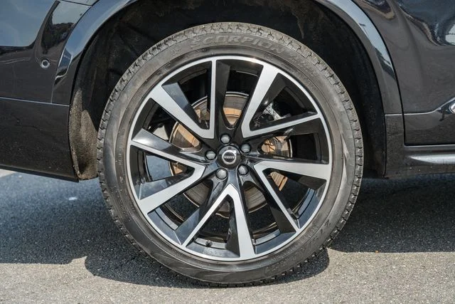 Certified Used 2023 Onyx Black Volvo Plus image 19