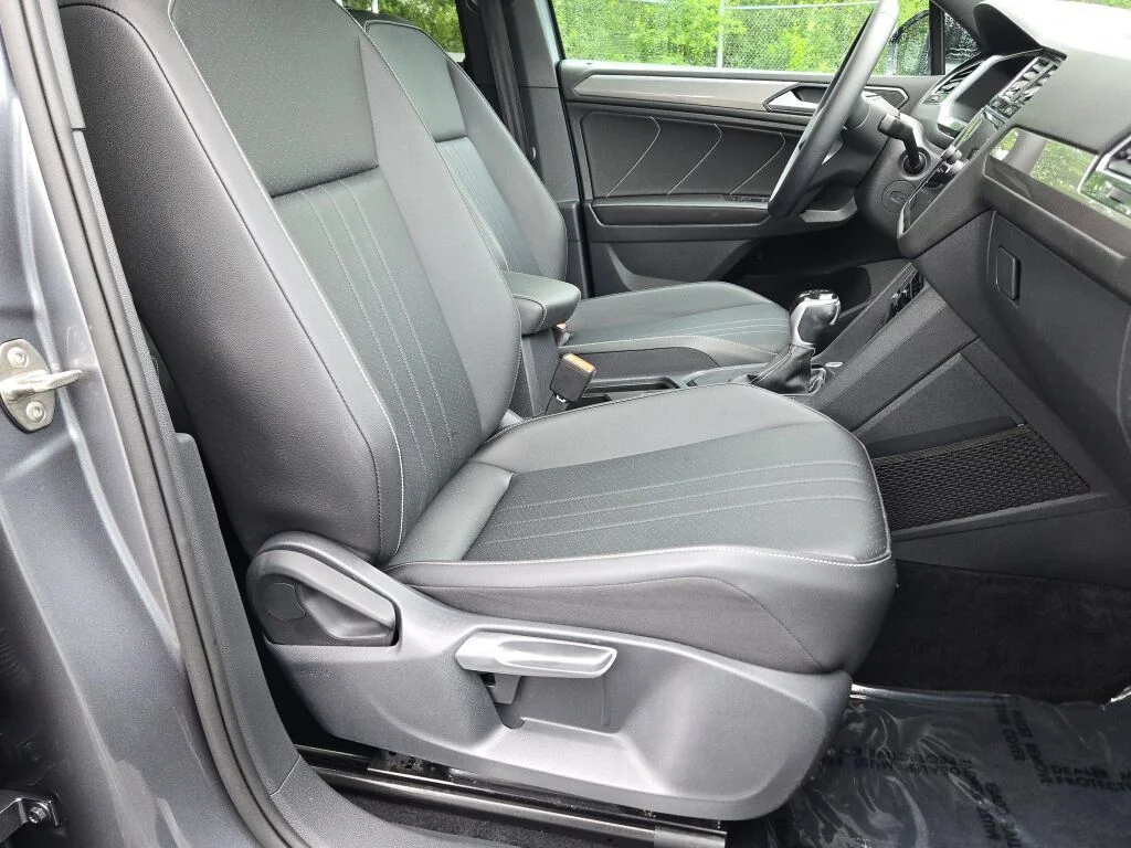 Used 2023 Gray Volkswagen 2.0T SE R-Line Black image 6
