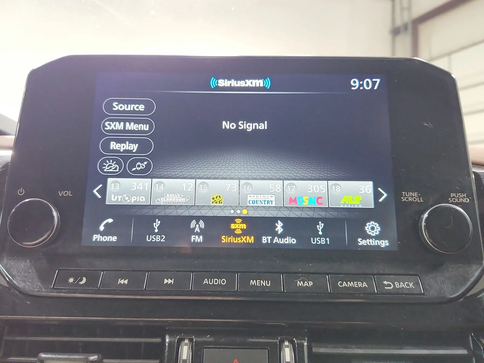 Used 2023  Nissan Platinum image 28