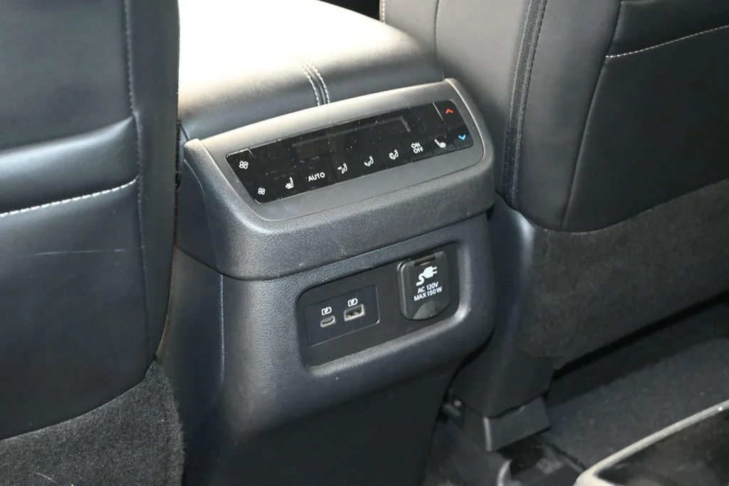 Used 2025 White Nissan Platinum image 18
