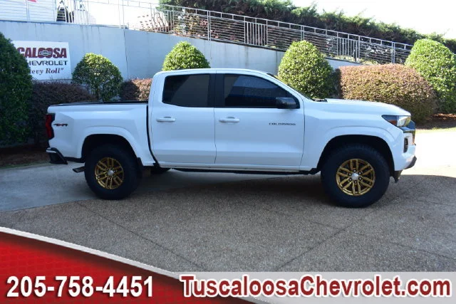 Used 2023 SUMMIT WHITE Chevrolet 4WD LT image 13