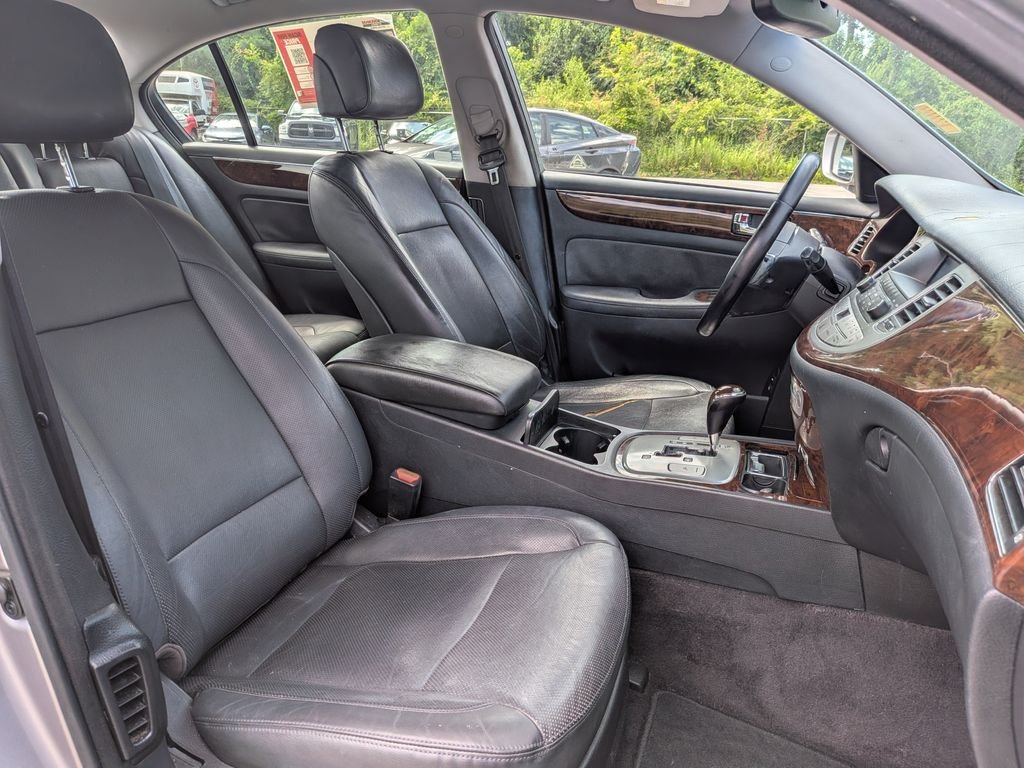 Used 2010 Gray Hyundai 3.8 image 27