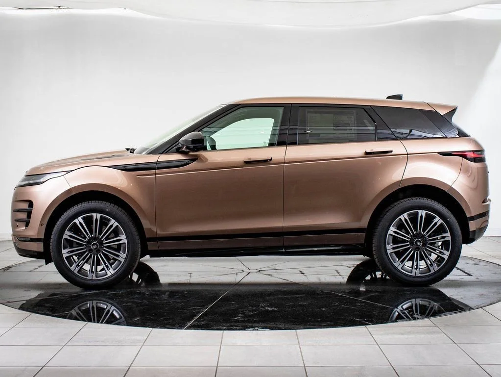 Used 2026 Bronze Land Rover Dynamic image 5