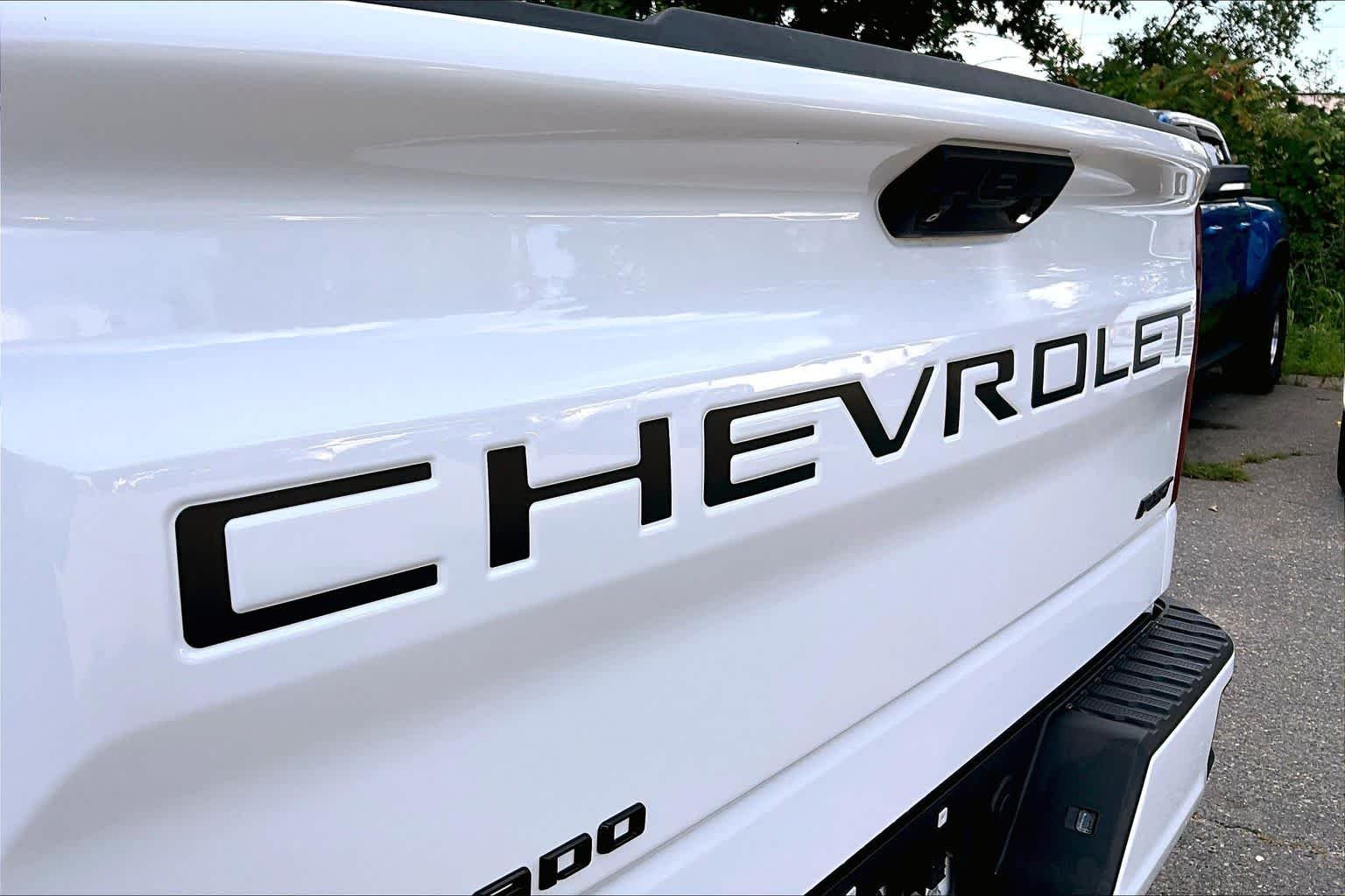 Used 2024 Summit White Chevrolet RST image 29