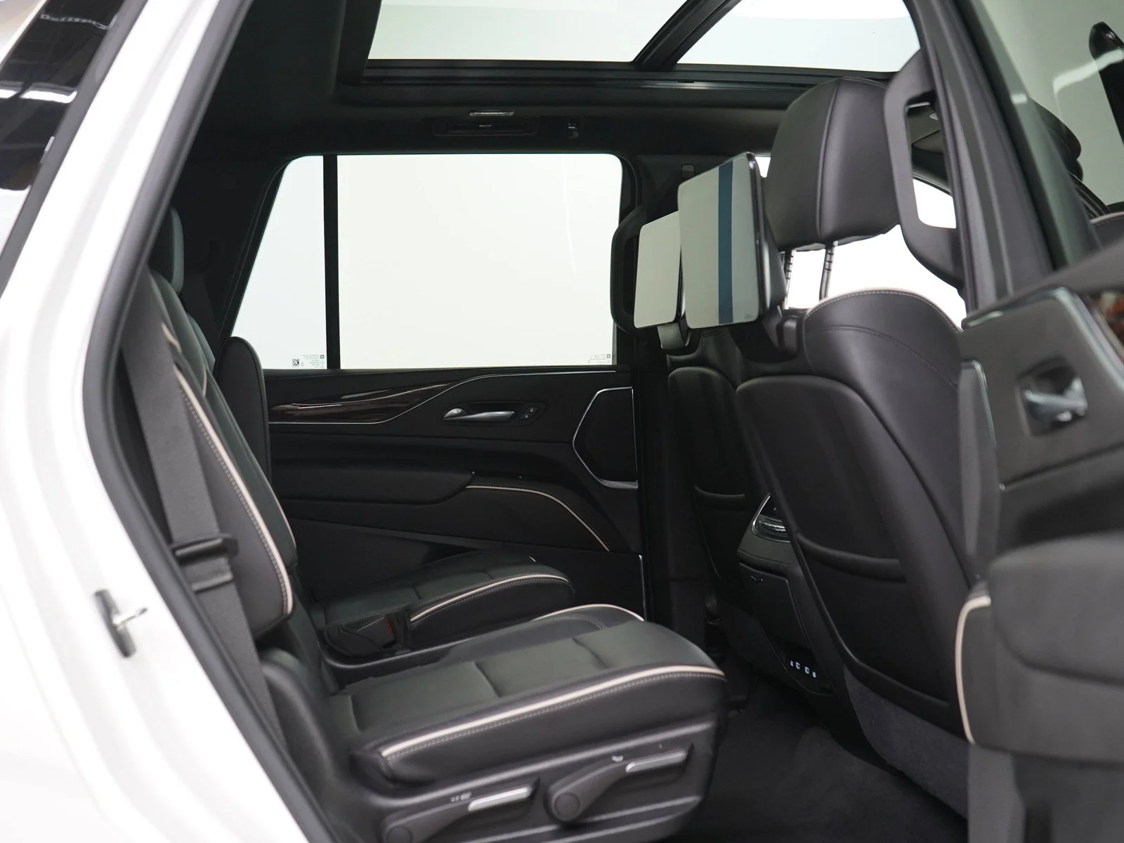Used 2021 Crystal White Tricoat Cadillac Premium Luxury image 13