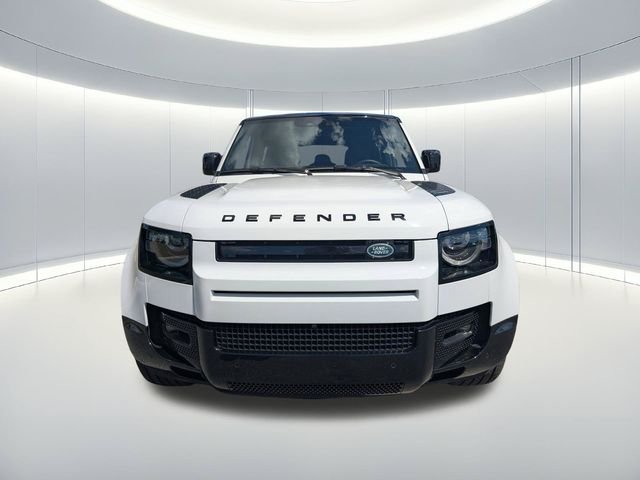 Used 2025  Land Rover X-Dynamic SE image 8