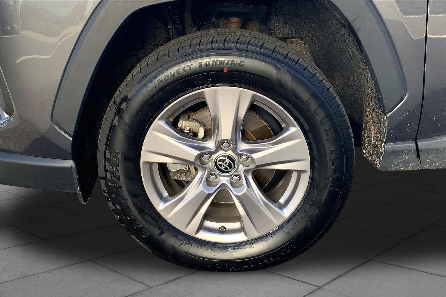 Used 2022 Magnetic Gray Metallic Toyota Hybrid XLE image 21