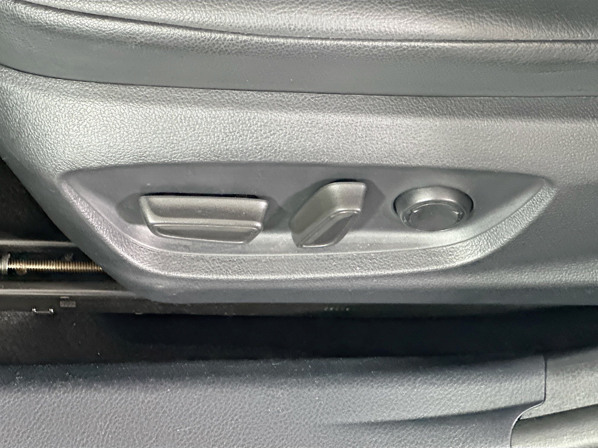 Certified Used 2023 Ice Toyota SE image 13