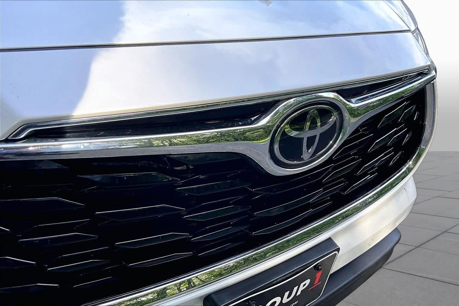 Used 2023 Wind Chill Pearl Toyota Limited image 29