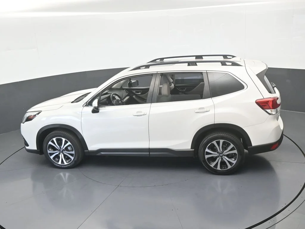 Used 2022 Crystal White Pearl Subaru Limited image 47