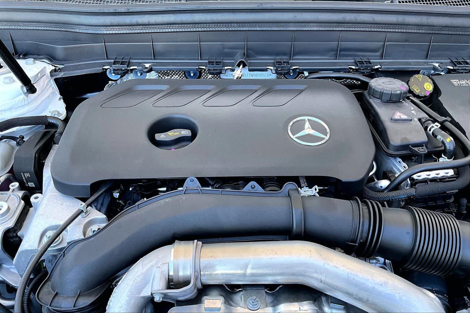 New 2026 Polar White Mercedes-Benz GLB 250 image 17