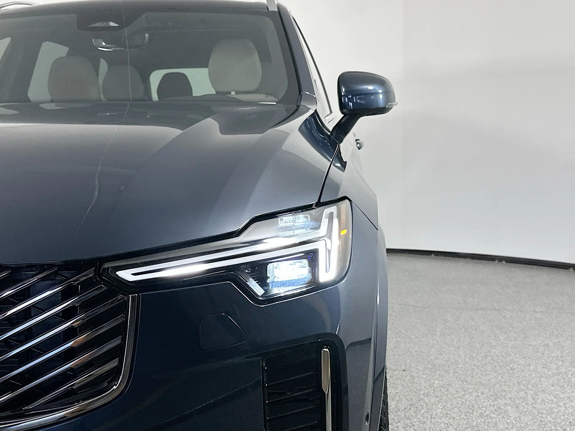 New 2026 Blue Volvo B6 Plus 7-Seater image 7