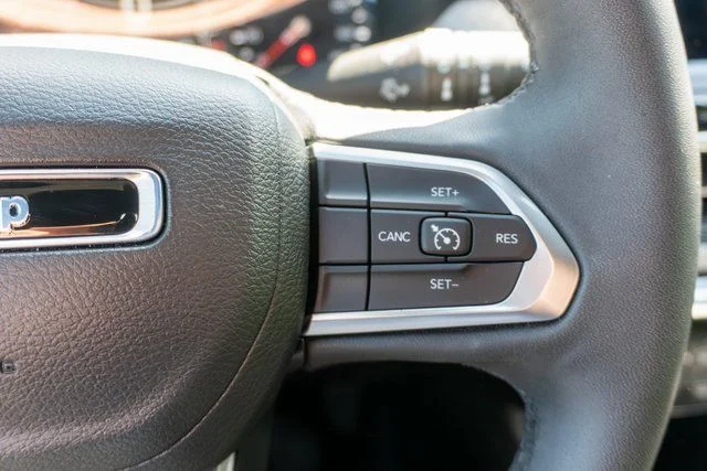 Used 2023 Black Jeep Latitude image 24