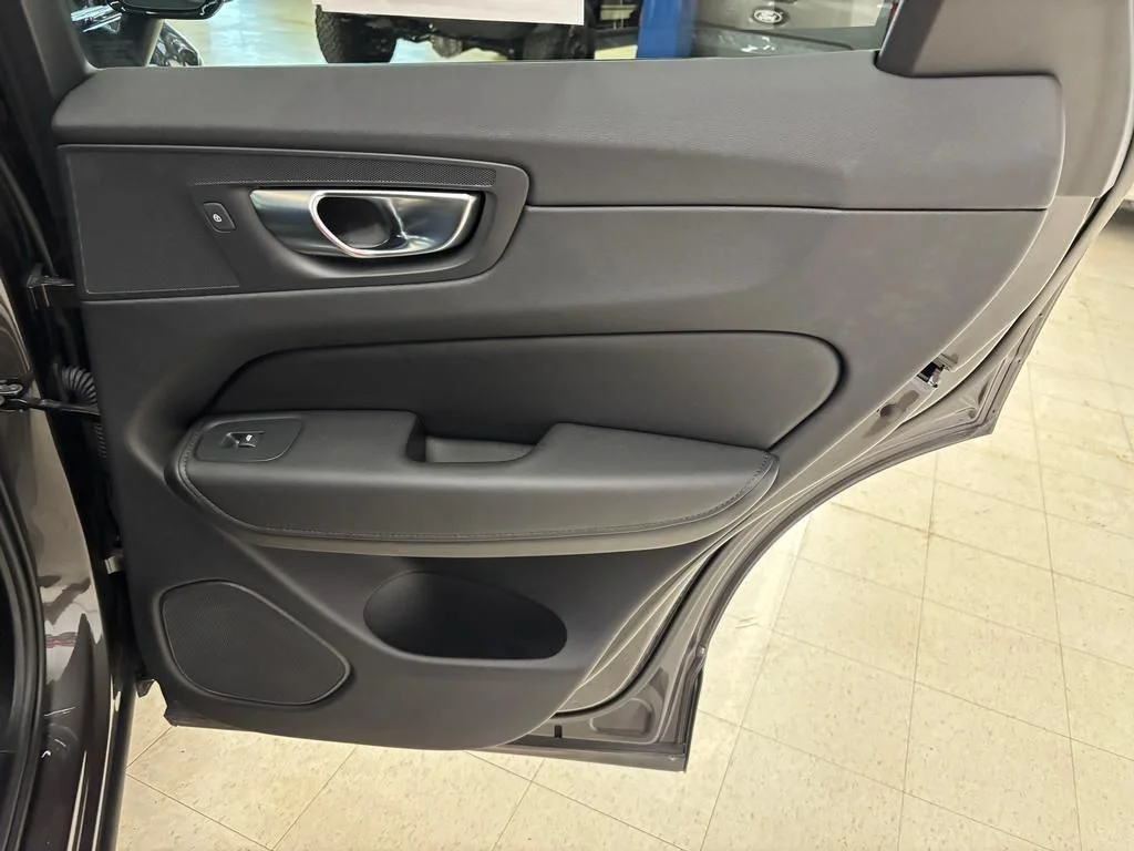 2024 Volvo XC60 Plus - Photo 14