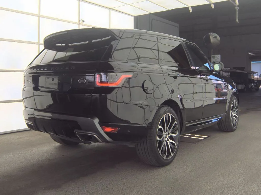 Used 2022  Land Rover HSE Silver Edition image 2