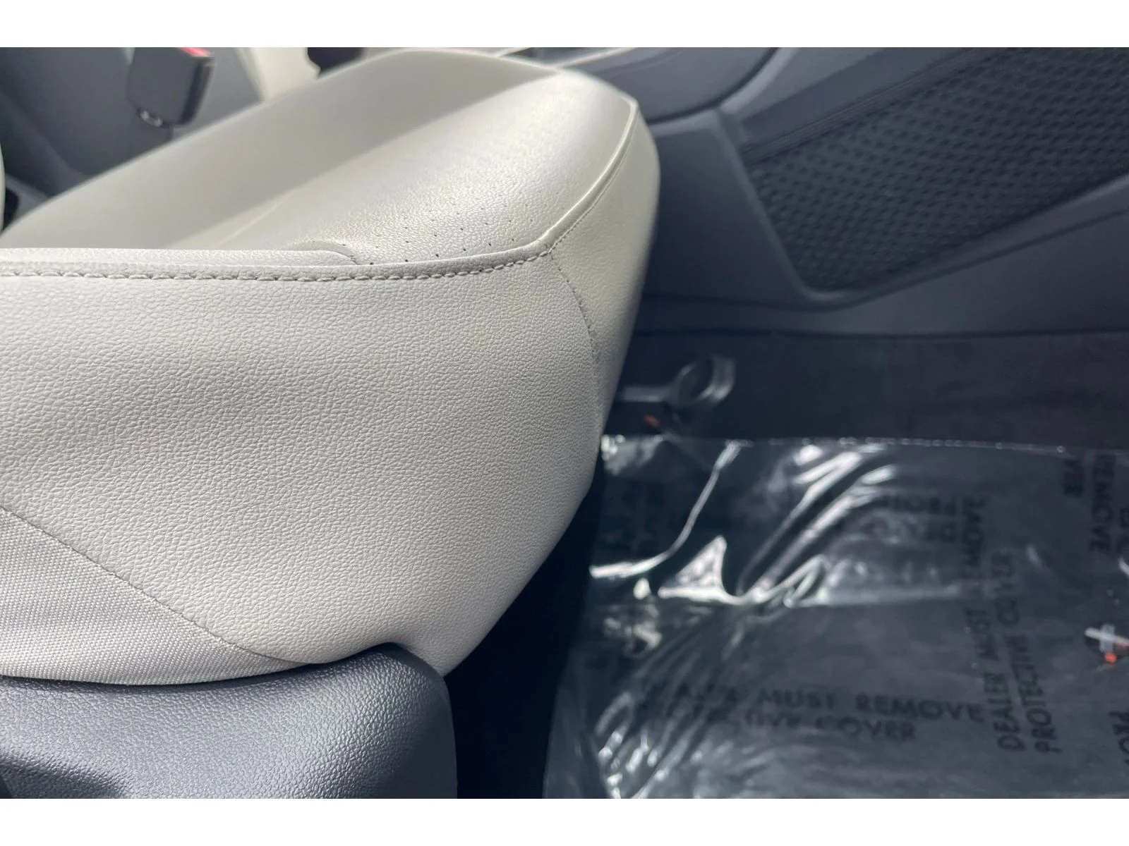 Used 2020 Platinum Gray Metallic Volkswagen SE image 23